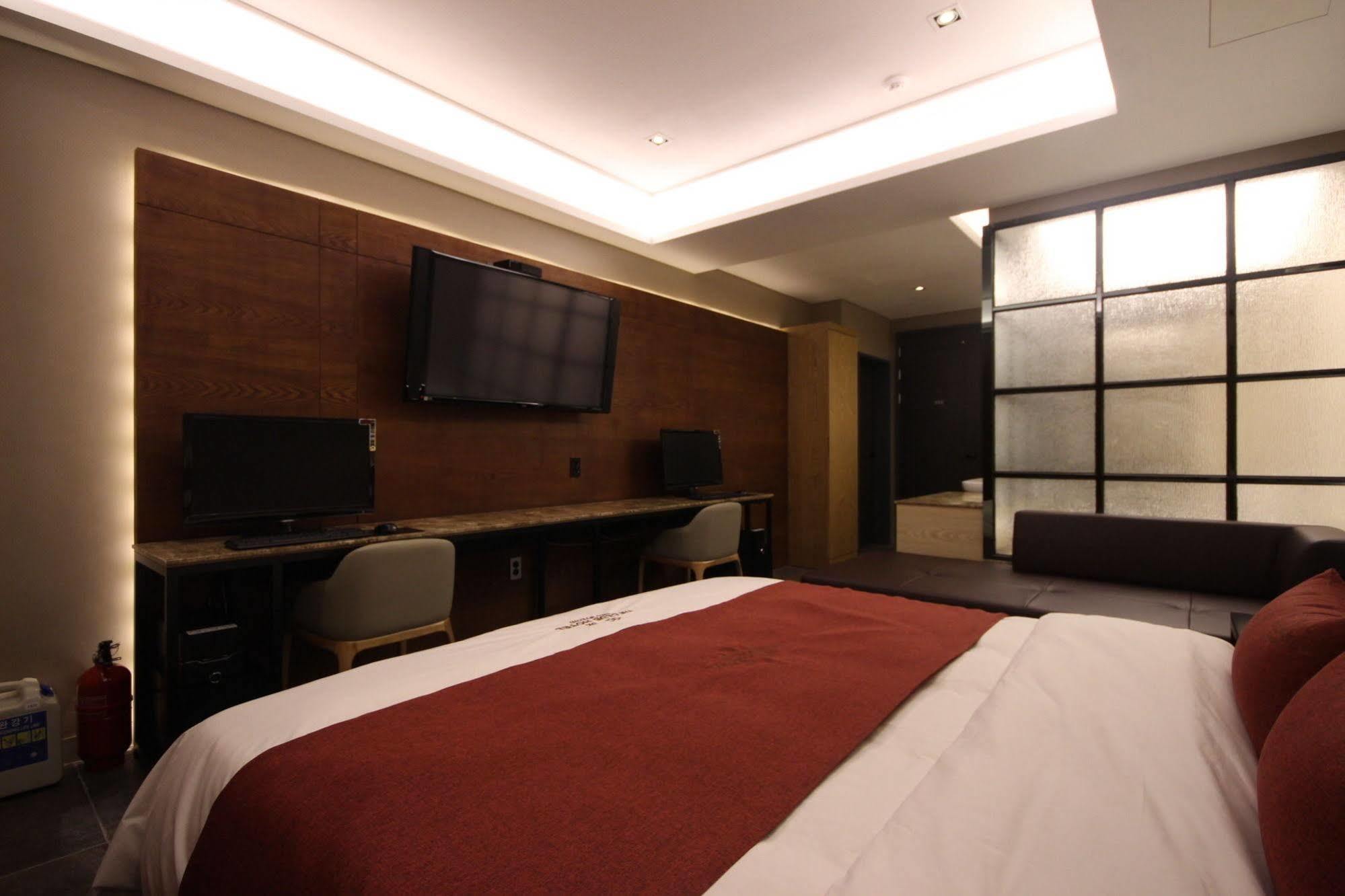 The Club Hotel Seomyeon Busan Exterior photo