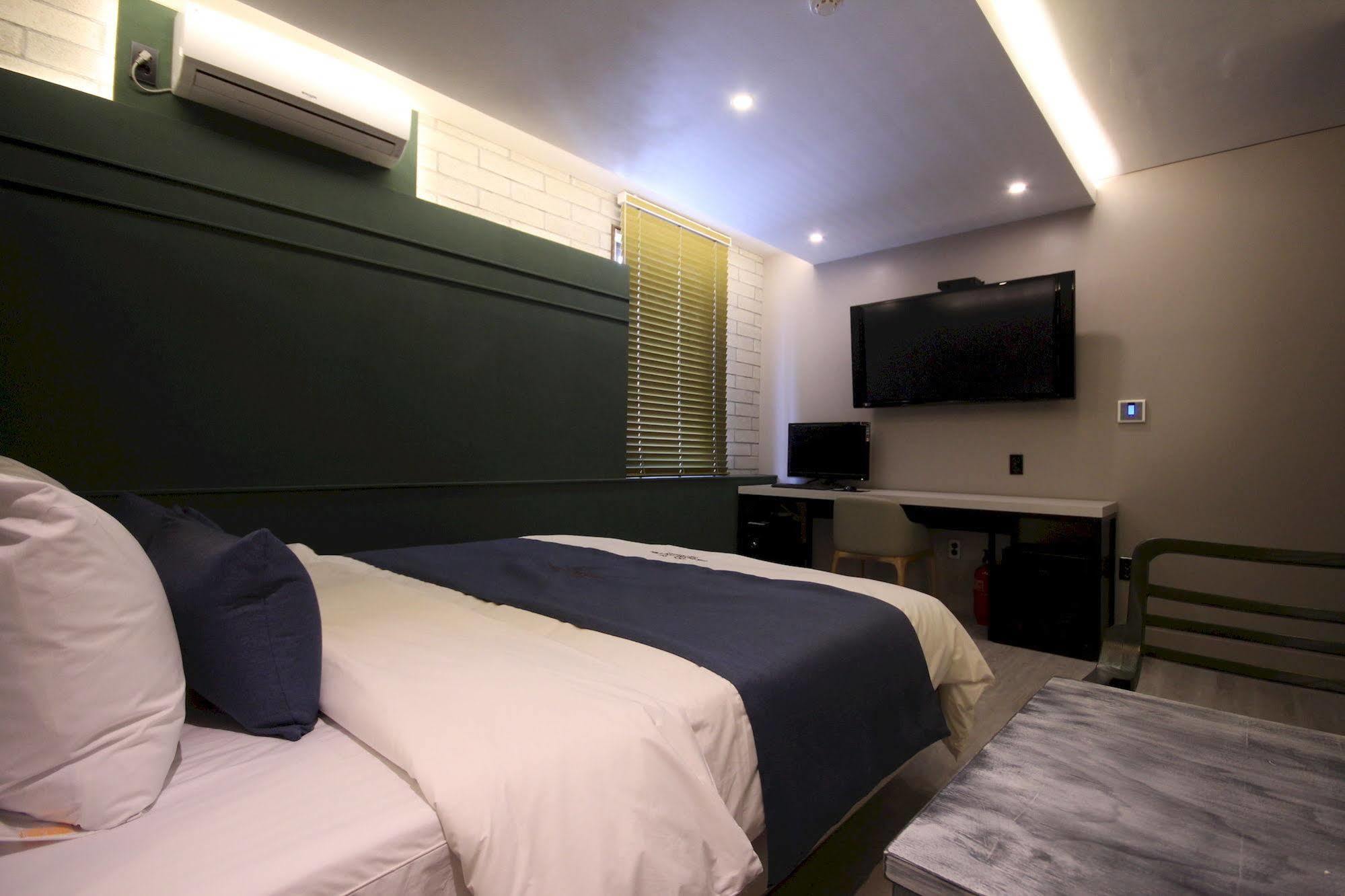 The Club Hotel Seomyeon Busan Exterior photo