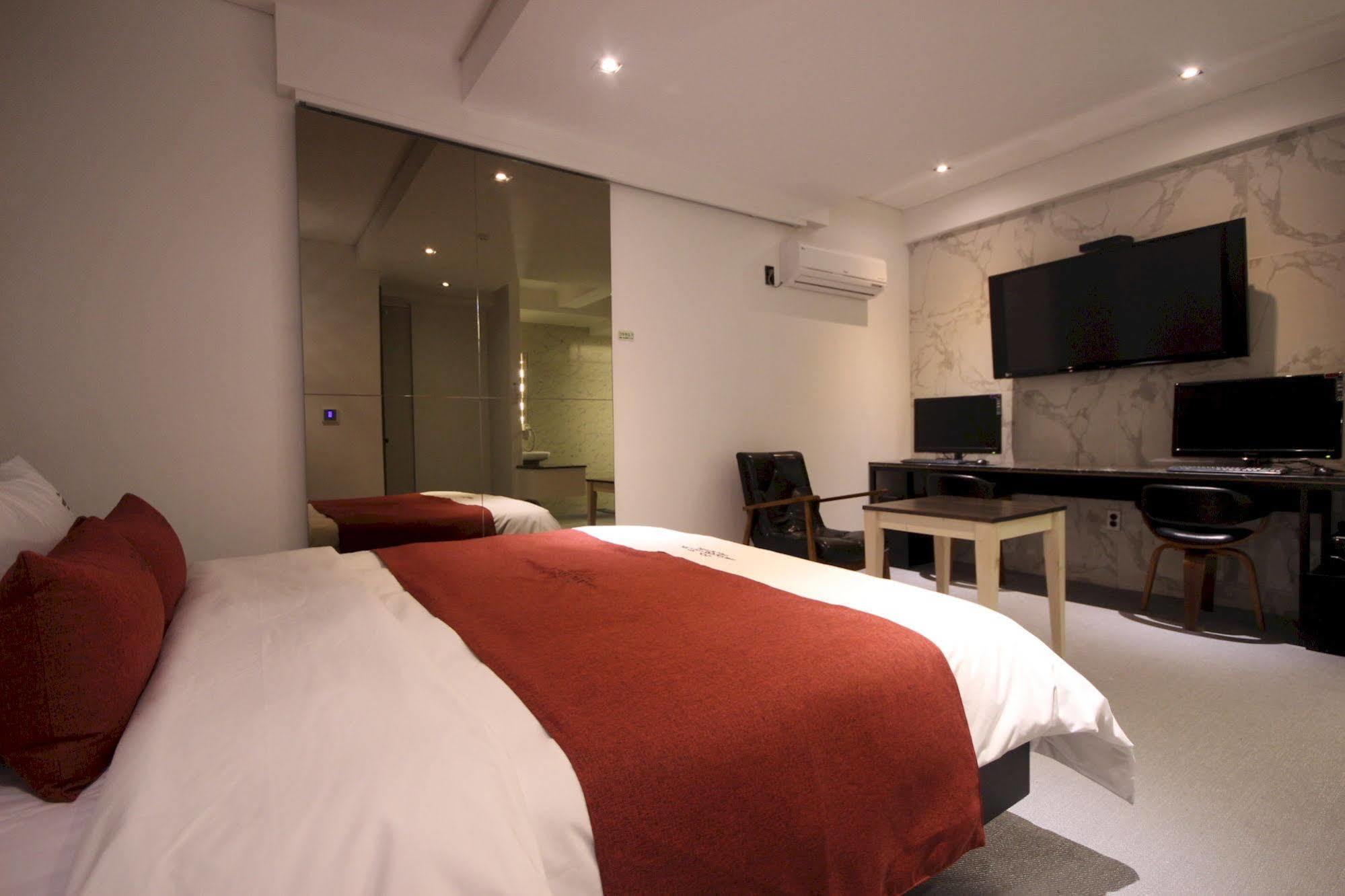 The Club Hotel Seomyeon Busan Exterior photo